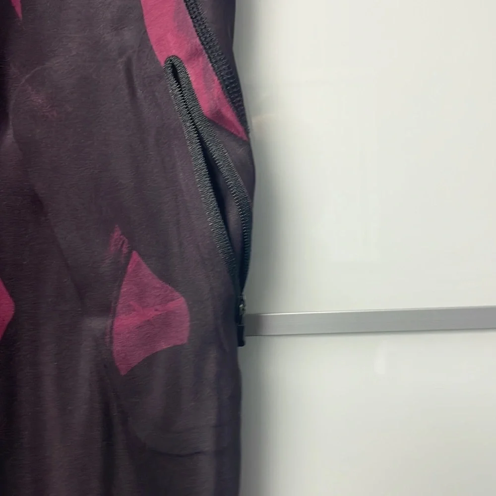 Lululemon All Sport Crop
Back Spin Stroke Dashing Purple Black size 4 - Picture 5 of 9